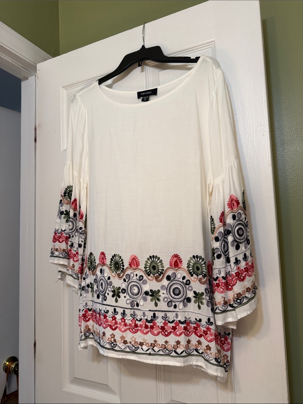 *Karen Kane White Tunic with Floral Multicolor Embroidery